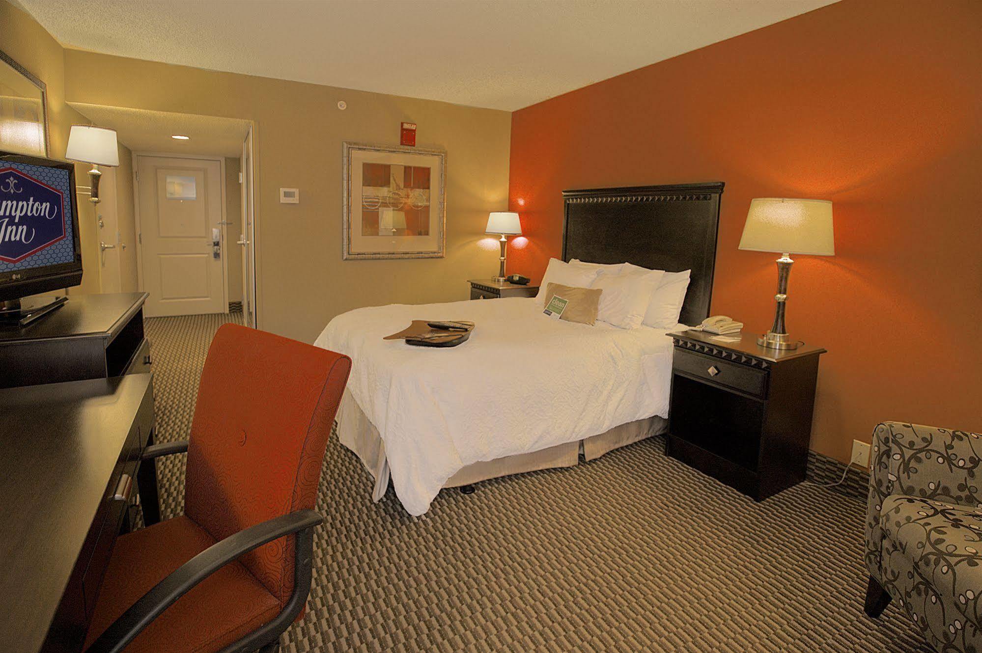Hampton Inn Asheville - Biltmore Area Bagian luar foto